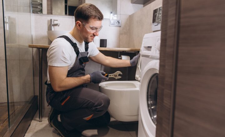Kaip sutaisyti plauko linijos įtrūkimą tualeto dubenyje ar bakelyje